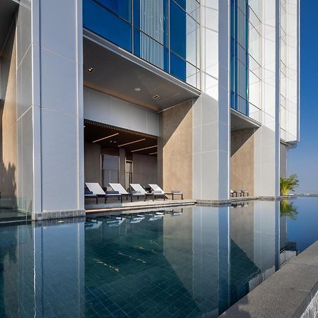 Eastin Grand Hotel Phayathai Bangkok Exterior foto Infinity pool at the hotel