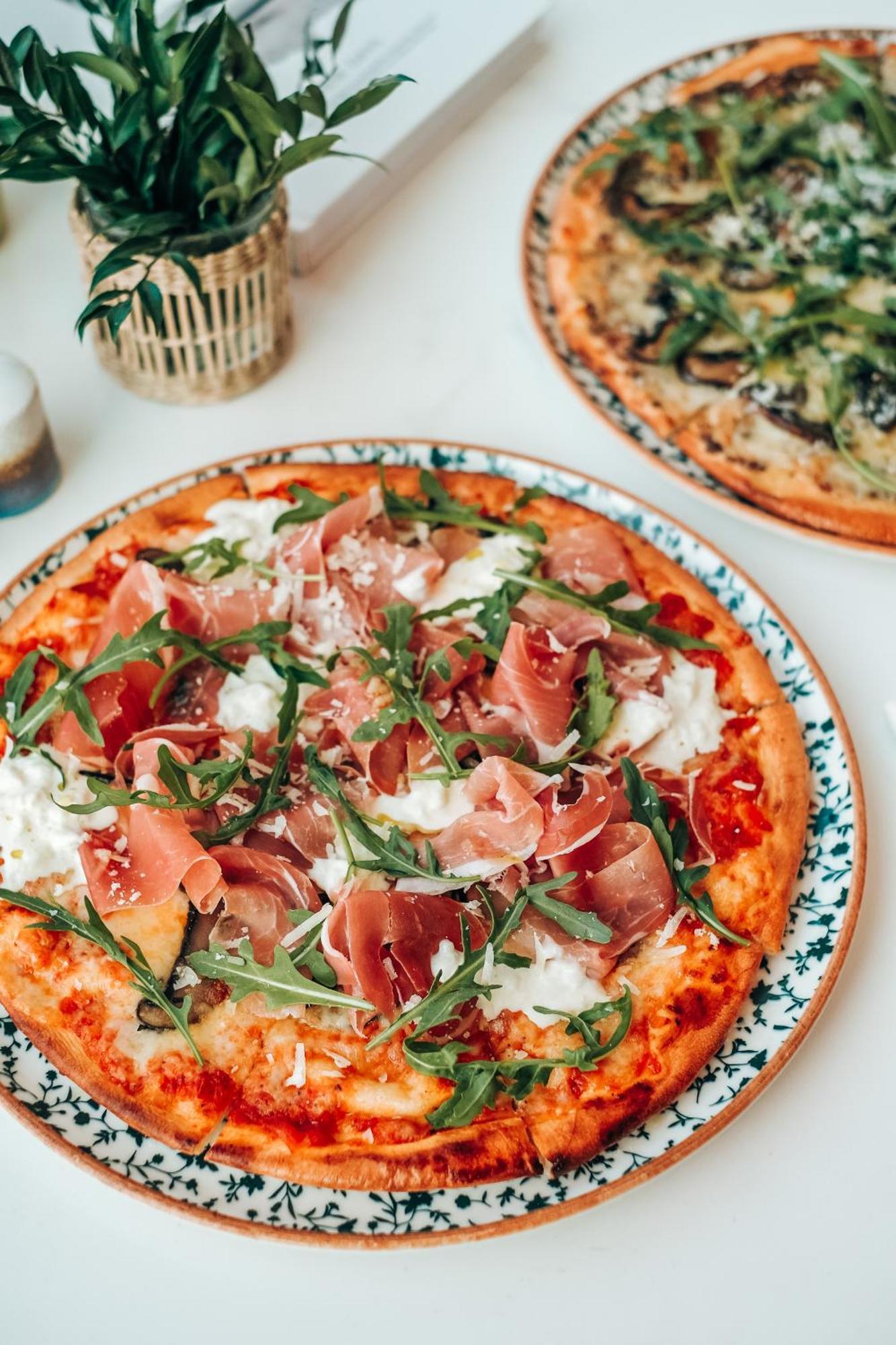 Eastin Grand Hotel Phayathai Bangkok Exterior foto Pizza with prosciutto